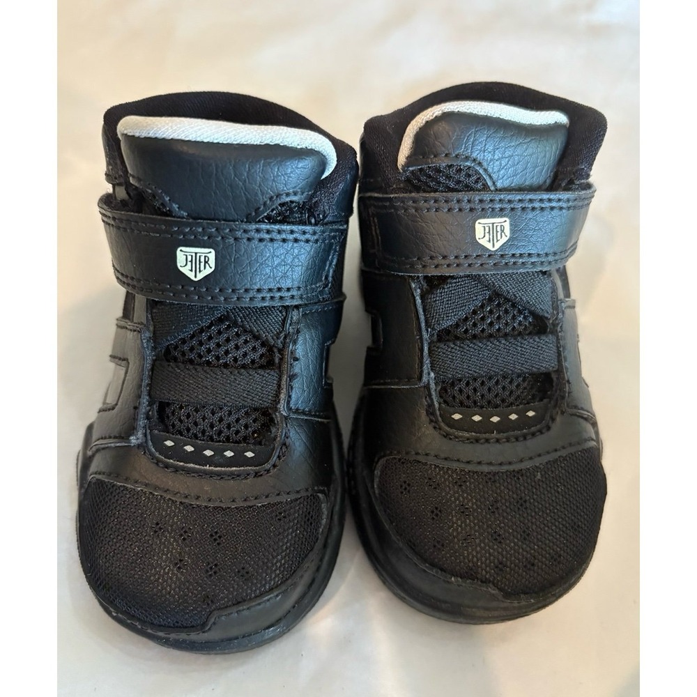 Excellent condition infant/toddler size 4C Jordan Jeter Cut Air Jordan